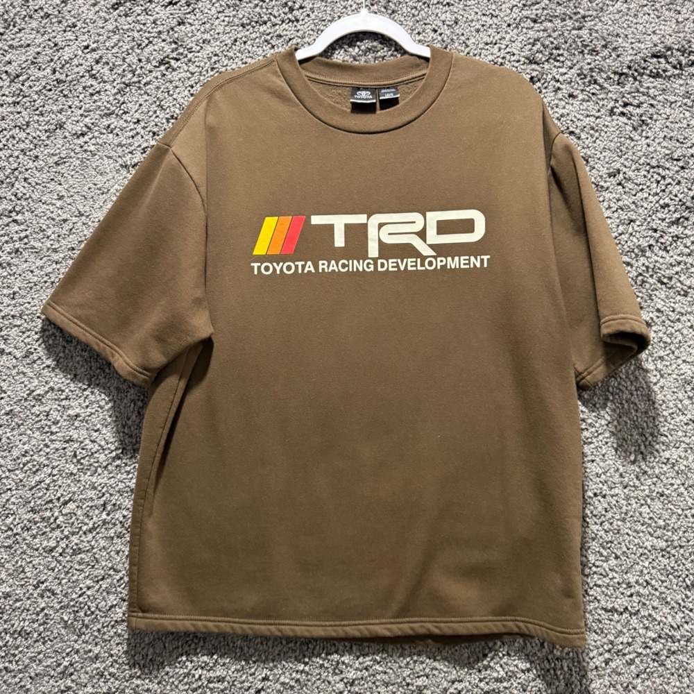 Toyota TRD Short Sleeve Sweatshirt Mens Large Brown Excellent Racing Graphic